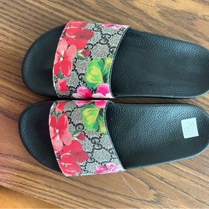 Floral Gucci slides
